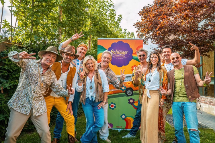 Peace and Love tijdens spotopnames van Flower Power-editie van Het Schlagerfestival